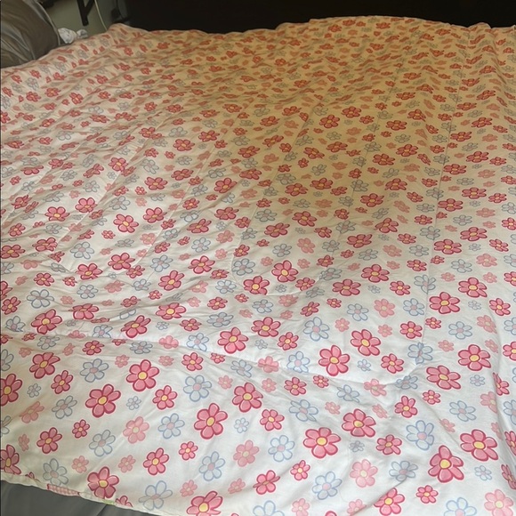 Pink and White Floral Heart Comforter - Picture 5 of 10